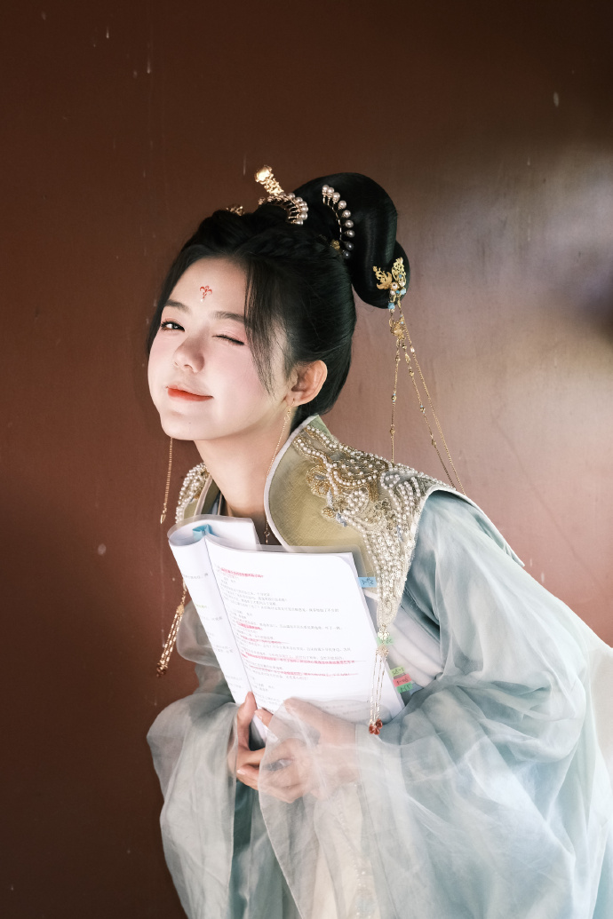 韩漫98下拉式漫画-职场·写真向条漫